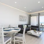 Апартаменты Oceanfront Адехе