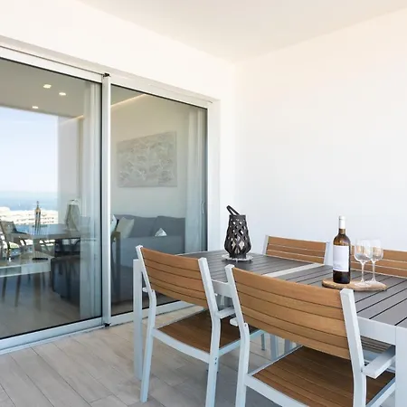 Oceanfront 아데제