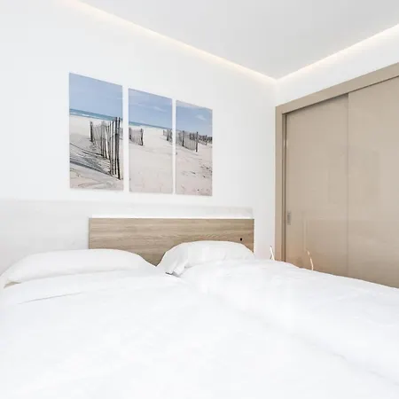 Oceanfront Apartment *
