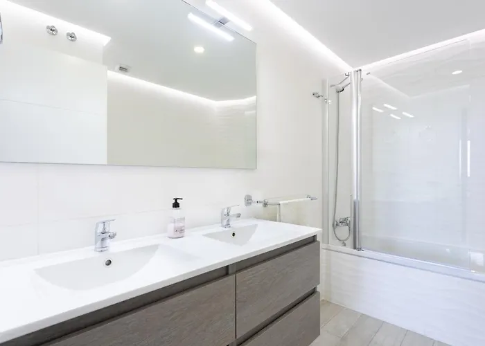 Oceanfront Apartman *