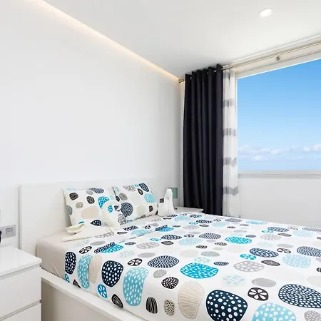 Oceanfront Апартаменти Адехе