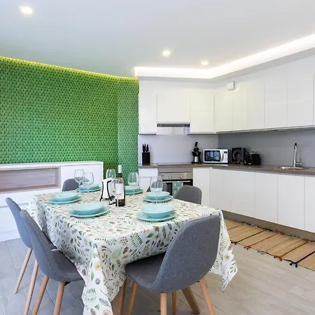 Апартаменти Oceanfront Адехе
