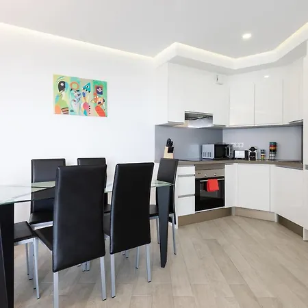 Oceanfront Apartman